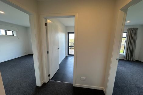 Photo of property in 34 Epic Way, Newlands, Wellington, 6037