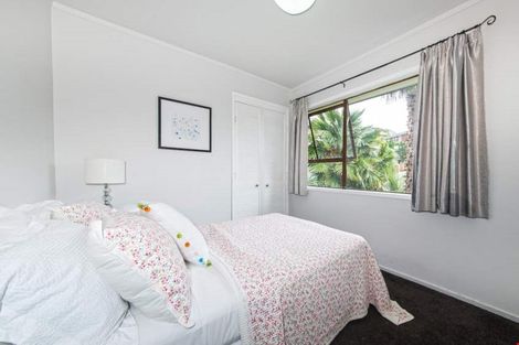 Photo of property in 86 Ayton Drive, Totara Vale, Auckland, 0629