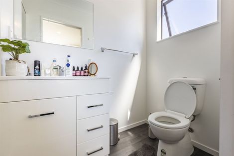 Photo of property in 46 Exeter Crescent, Takaro, Palmerston North, 4412