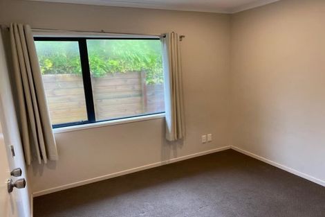 Photo of property in 8a Chetwode Grove, Newlands, Wellington, 6037