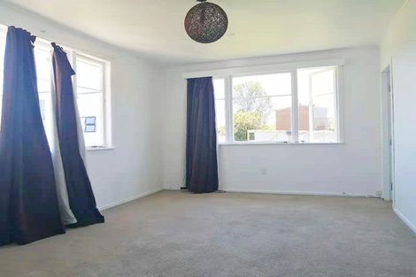 Photo of property in 18 Islington Avenue, New Lynn, Auckland, 0600