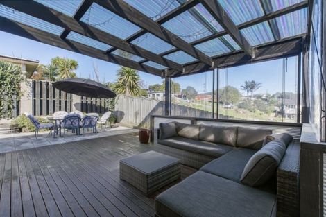 Photo of property in 63 Simpson Road, Ranui, Auckland, 0612