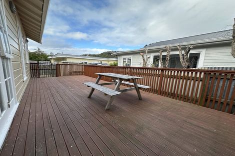 Photo of property in 11 Toru Street, Lyall Bay, Wellington, 6022