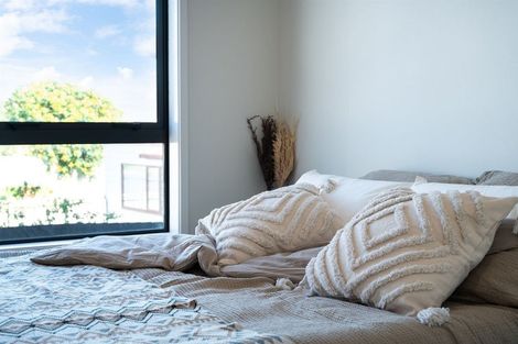 Photo of property in 10/11 Scanlen Terrace, Kelston, Auckland, 0602