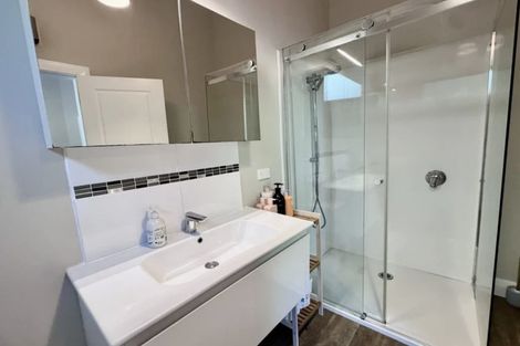 Photo of property in 40 Garden Road, Northland, Wellington, 6012