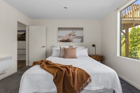 Photo of property in 32 Dart Place, Fernhill, Queenstown, 9300