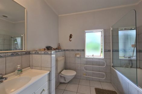 Photo of property in 40 Driving Creek Road, Coromandel, 3506
