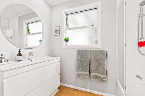 Photo of property in 19 Brennan Avenue, Te Atatu Peninsula, Auckland, 0610