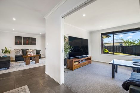 Photo of property in 8 Remana Crescent, Huapai, Kumeu, 0810