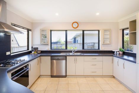 Photo of property in 23 Johnstone Drive, Fitzherbert, Palmerston North, 4410
