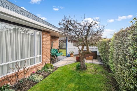 Photo of property in 18 Claverley Gardens, Avonhead, Christchurch, 8042