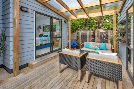 Photo of property in 1 Ishtar Place, One Tree Point, 0118