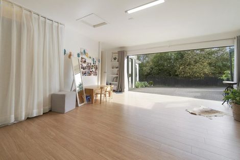 Photo of property in 12a Renata Crescent, Te Atatu Peninsula, Auckland, 0610