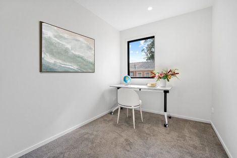 Photo of property in 9/20 Seabrook Avenue, New Lynn, Auckland, 0600