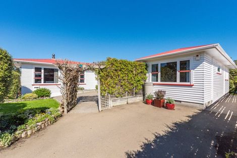 Photo of property in 18 Martin Road, Paraparaumu Beach, Paraparaumu, 5032