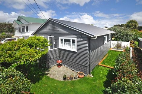 Photo of property in 3 Karaka Street, Helensville, 0800