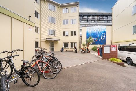 Photo of property in Basin Reserve Complex, 32/4 Sussex Street, Mount Cook, Wellington, 6021