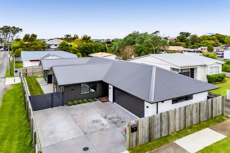 Photo of property in 65 Bayly Road, Blagdon, New Plymouth, 4310