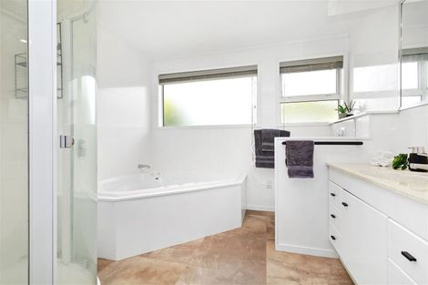 Photo of property in 42 Turville Crescent, Newlands, Wellington, 6037