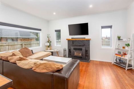 Photo of property in 9 Youngs Road, Papakura, 2110