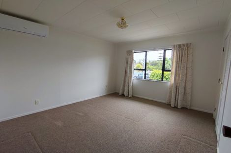 Photo of property in 47 Meadowood Drive, Unsworth Heights, Auckland, 0632