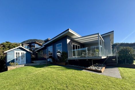 Photo of property in 33 Harbour View Heights, Picton, 7220