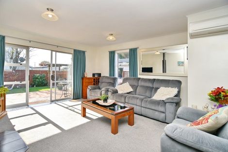 Photo of property in 10b Karlaw Place, Parklands, Christchurch, 8083