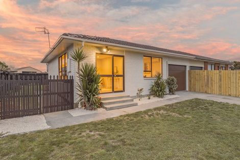 Photo of property in 2/22 Marine Parade, North New Brighton, Christchurch, 8083