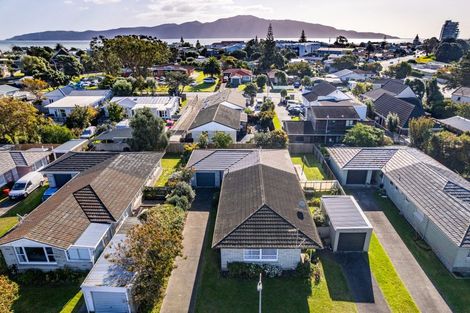 Photo of property in 11 Anthony Grove, Paraparaumu Beach, Paraparaumu, 5032