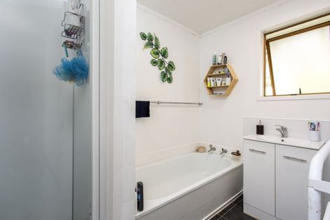 Photo of property in 17 Rautawhiri Road, Helensville, 0800