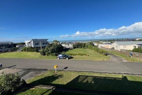 Photo of property in 14 Okiwa Terrace, Waiinu Beach, Whanganui, 4588