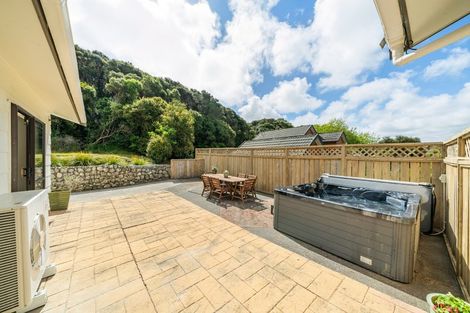 Photo of property in 56 Albatross Close, Whitby, Porirua, 5024