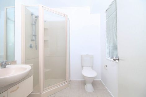 Photo of property in 2/49 Ribbonwood Crescent, Goodwood Heights, Auckland, 2105