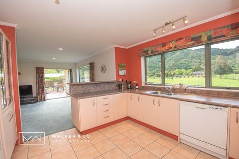 Photo of property in 15 Malcolm Gillies Grove, Totara Park, Upper Hutt, 5018