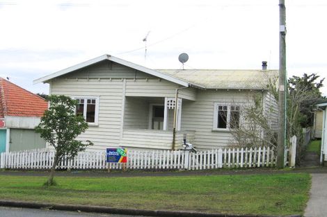 Photo of property in 8 Puriri Street, Helensville, 0800