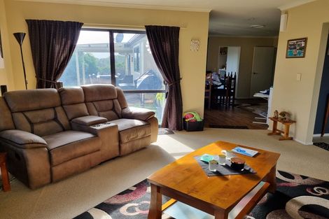 Photo of property in 19 Fergy Crescent, Wattle Downs, Auckland, 2103
