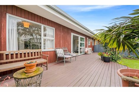 Photo of property in 1 Golf Road, New Lynn, Auckland, 0600
