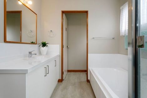 Photo of property in 122 Taupo View Road, Taupo, 3330
