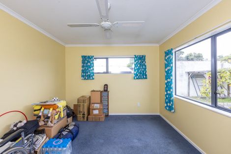 Photo of property in 15a Howard Road, Taradale, Napier, 4112