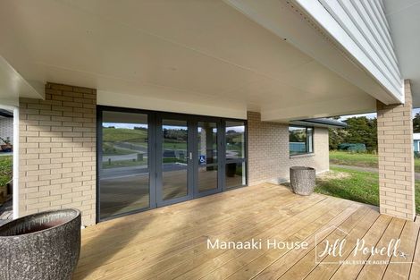 Photo of property in 17 Manaaki Circle, Paparoa, 0571