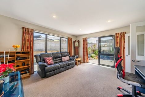 Photo of property in 14 Tararua Close, Aotea, Porirua, 5024