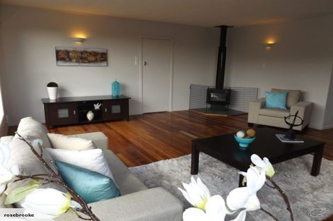 Photo of property in 6 Link Road, Newlands, Wellington, 6037