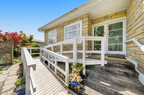 Photo of property in 14 Lucas Place, Weymouth, Auckland, 2103