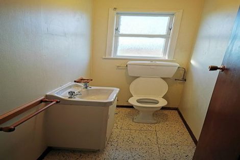 Photo of property in 56 Stewart Drive, Newlands, Wellington, 6037