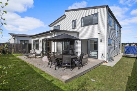 Photo of property in 11 Koiora Road, Clarks Beach, 2122