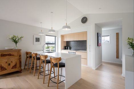 Photo of property in 2 Courthill Lane, Wanaka, 9305