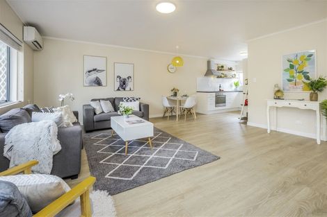 Photo of property in 2/19 Milton Road, Orewa, 0931