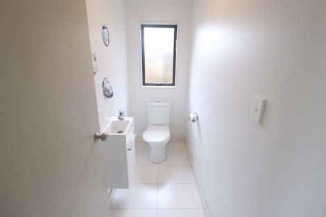 Photo of property in 12 Riverglade Parkway, Te Atatu South, Auckland, 0610