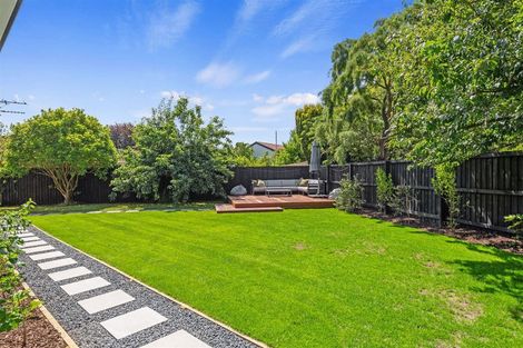 Photo of property in 11 Lombard Place, Avonhead, Christchurch, 8042