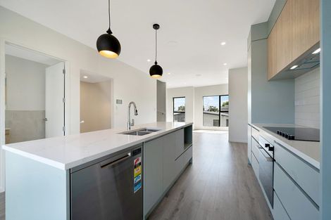 Photo of property in 3/105 Hobsonville Road, West Harbour, Auckland, 0618